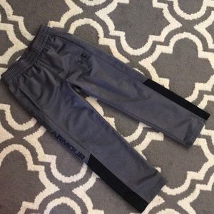 BOYS SIZE 5 — UNDER ARMOUR PANTS